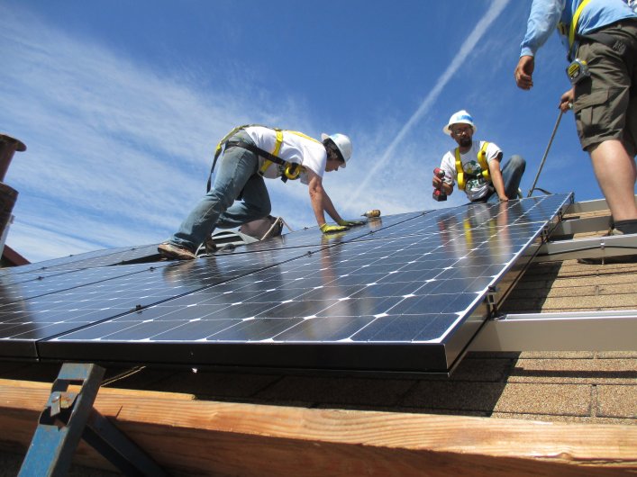 Oakland Grid Alternatives solar panels